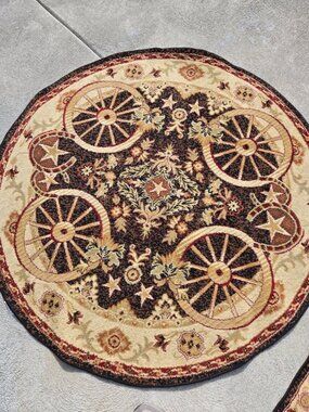 ✨ Gently Used Pioneer Round Rug – Stylish & Cozy! ✨5' 3 x 5' 3 Pioneer Round Rug